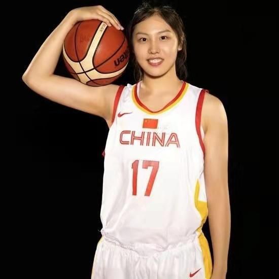 美女露100%胸网友